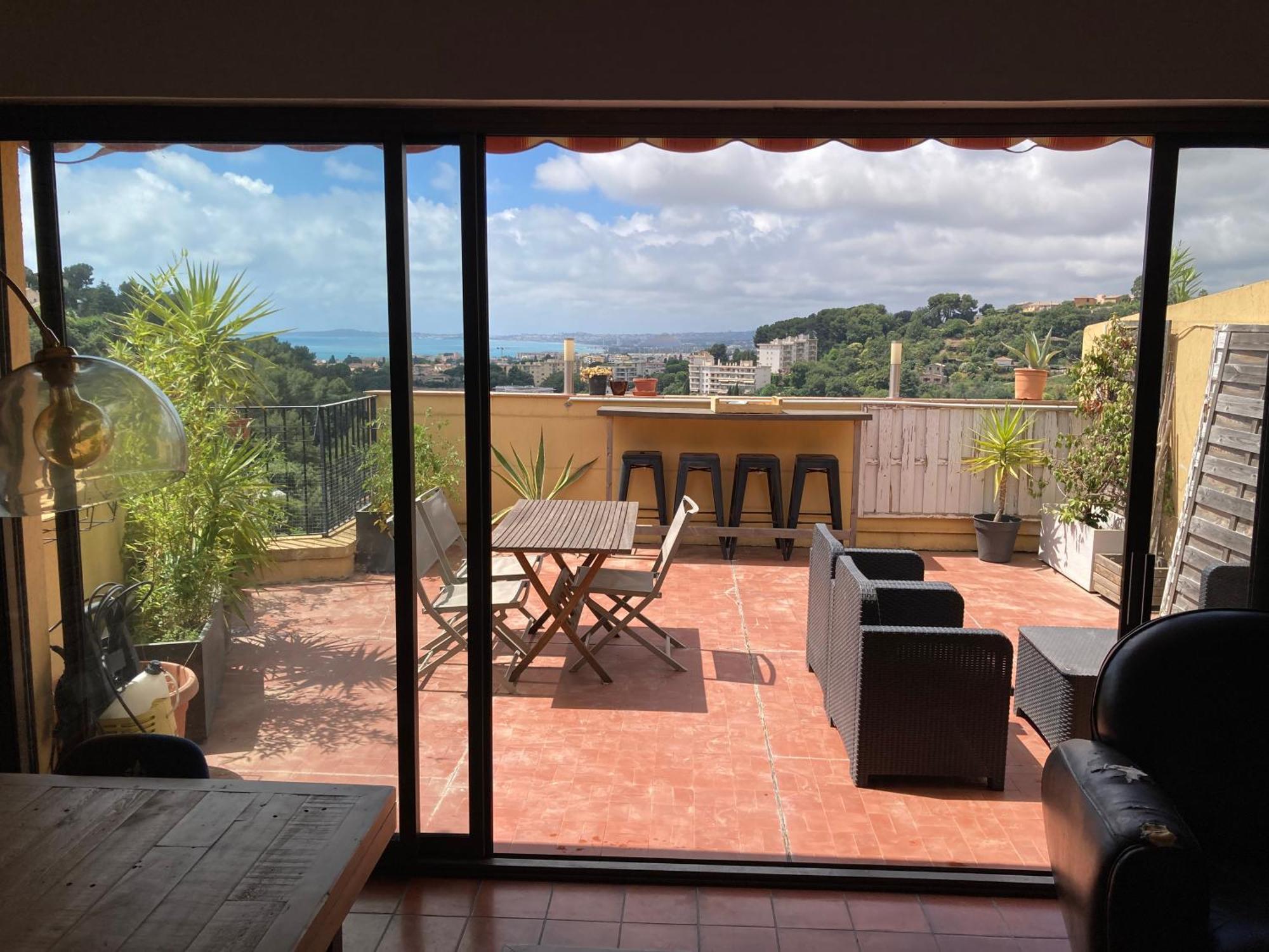 T2 Traversant Avec Une Grande Terrasse Et Piscine Cagnes-sur-Mer Exterior photo