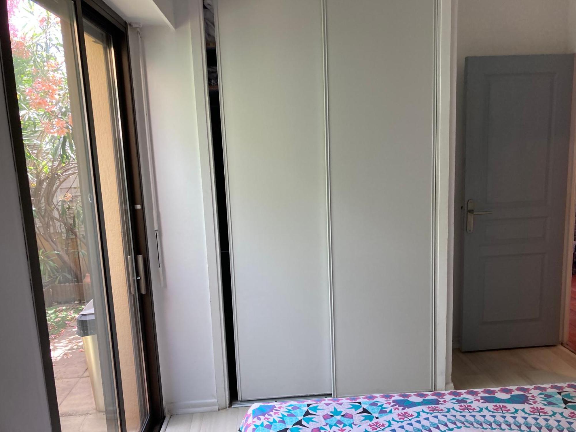T2 Traversant Avec Une Grande Terrasse Et Piscine Cagnes-sur-Mer Exterior photo